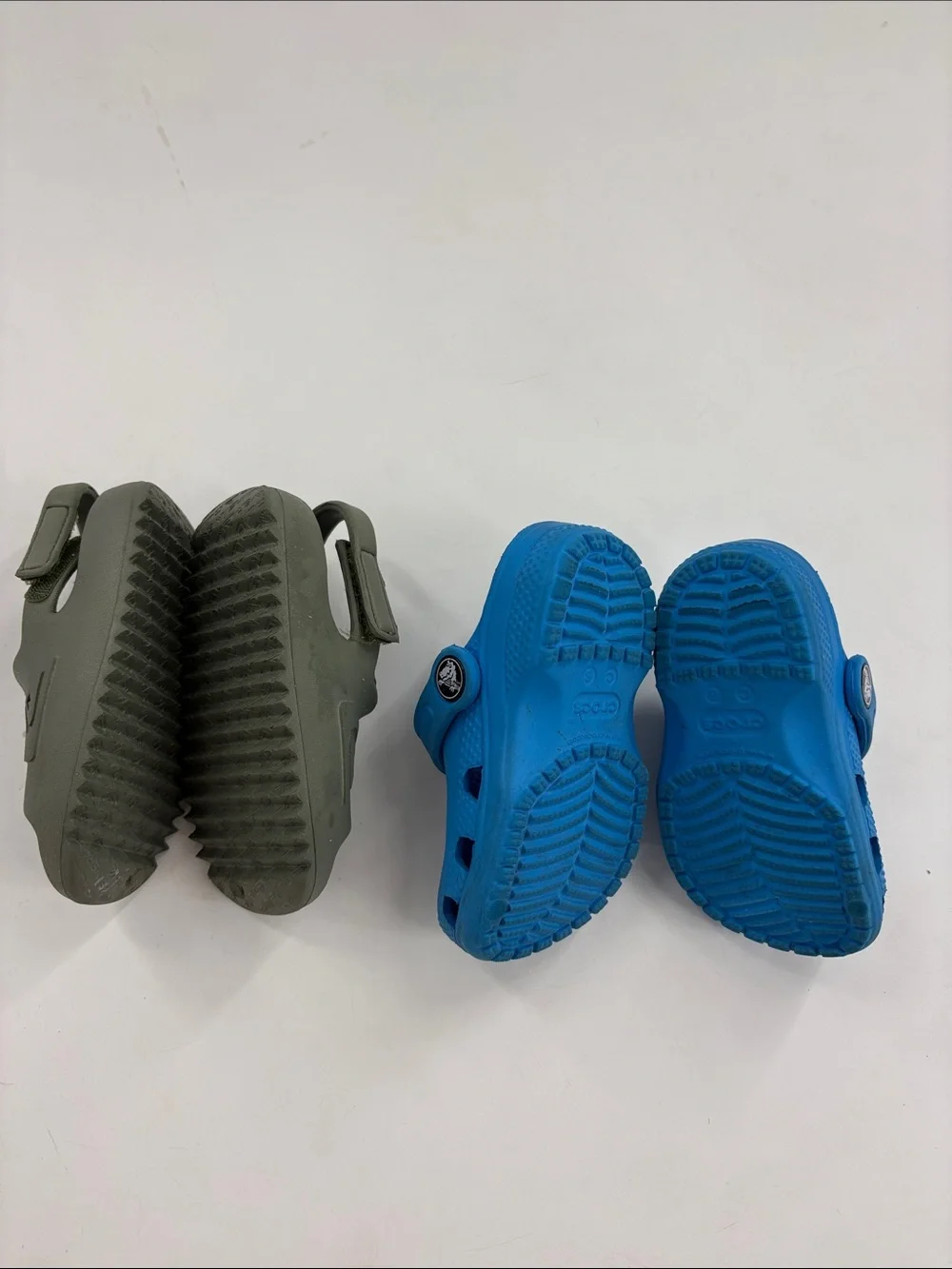 2-Pair Kids’ Slide 6c Crocs & for Quicksilver Bundle – Blue & Olive Green